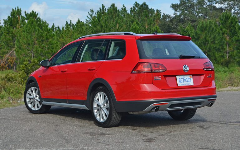 2017-volkswagen-golf-alltrack-rear-1