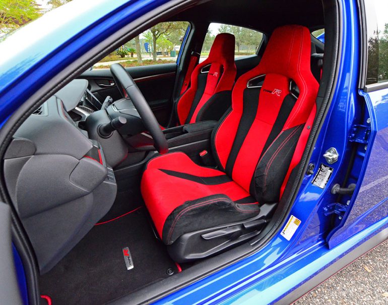 2017-honda-civic-type-r-front-seats