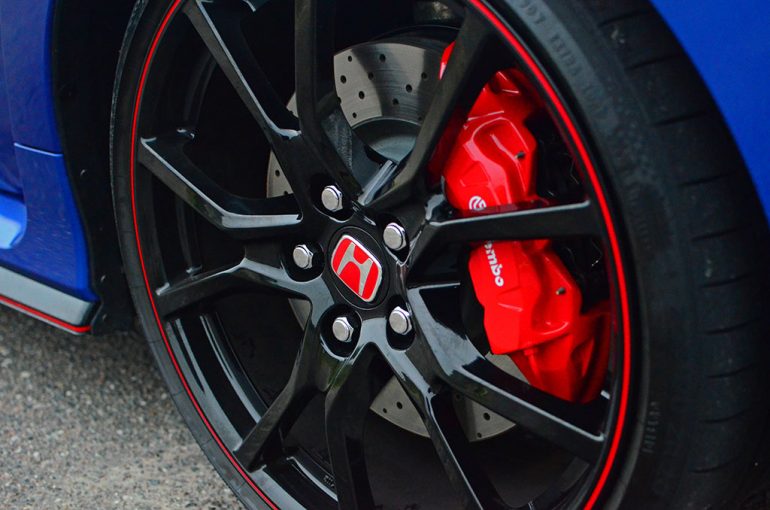 2017-honda-civic-type-r-wheel-tire-2