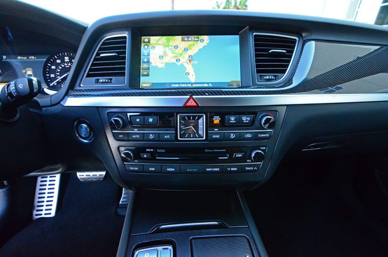 2018-genesis-g80-sport-center-dashboard