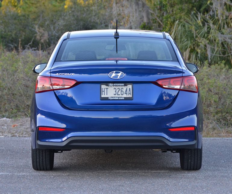 2018-hyundai-accent-limited-sedan-rear-seats