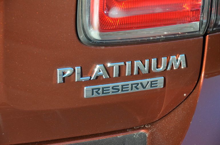 2018-nissan-armada-platinum-reserve-badge