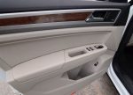 2018-volkswagen-atlas-sel-v6-premium-4motion-door-trim