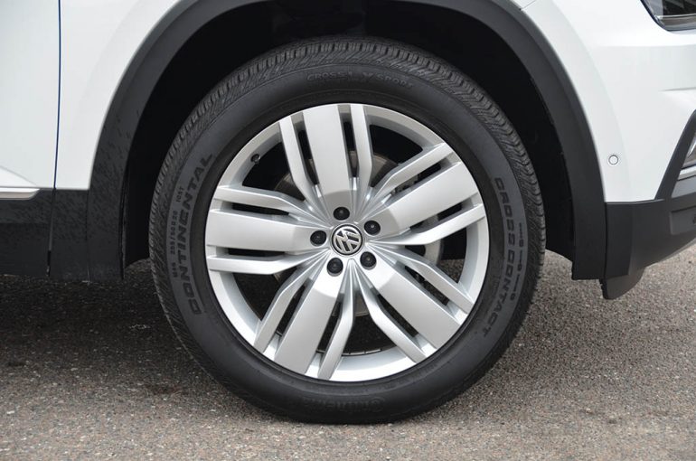 2018-volkswagen-atlas-sel-v6-premium-4motion-wheel-tire