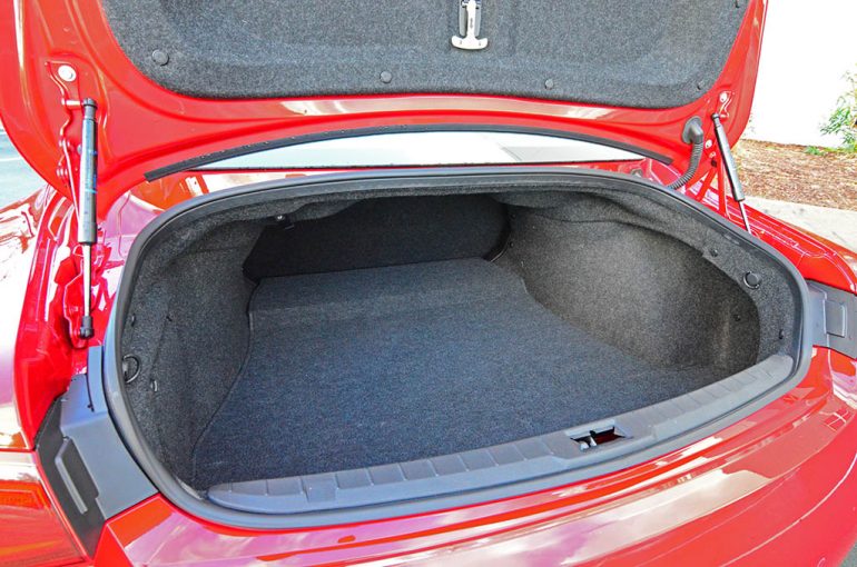 2018-infiniti-q60-red-sport-400-trunk