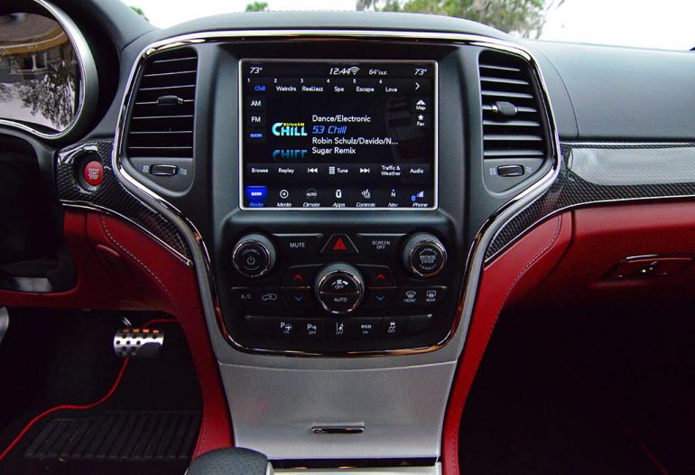 2018-jeep-grand-cherokee-trackhawk-center-dash