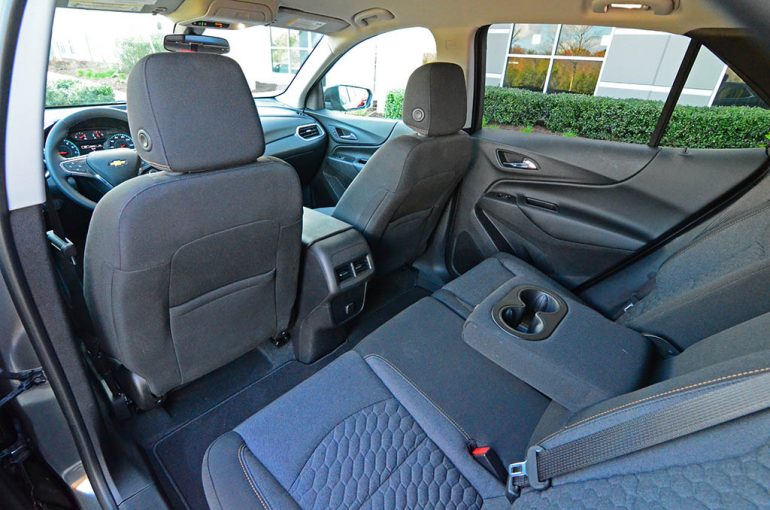 2018-chevrolet-equinox-lt-20-awd-cabin