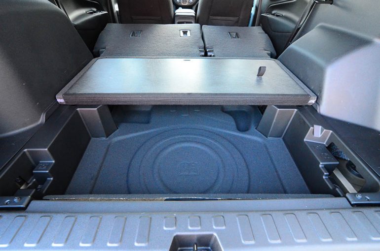 2018-chevrolet-equinox-lt-20-awd-floor-cargo-storage