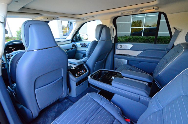 2018-lincoln-navigator-black-label-cabin-back