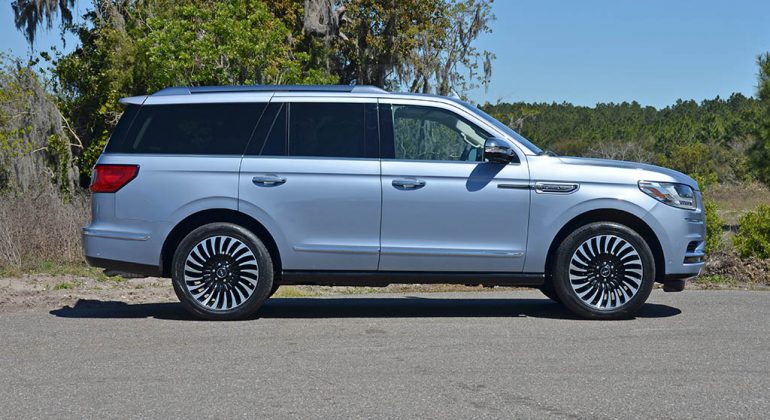 2018-lincoln-navigator-black-label-side