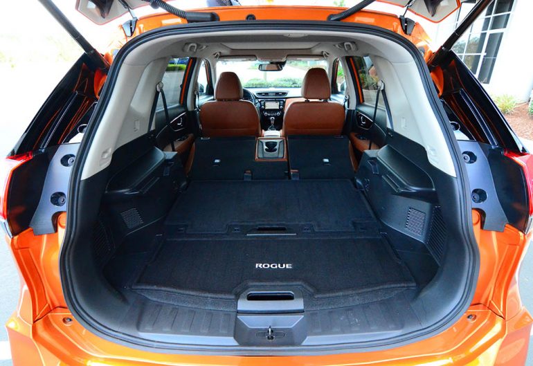 2018-nissan-rogue-sl-awd-cargo-seats-down
