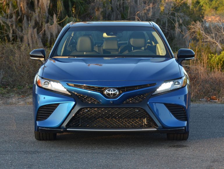 2018-toyota-camry-xse-v6-front