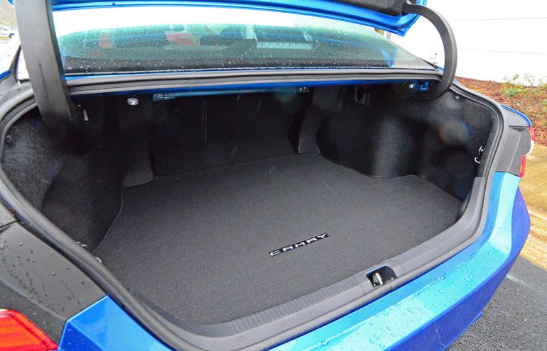 2018-toyota-camry-xse-v6-trunk