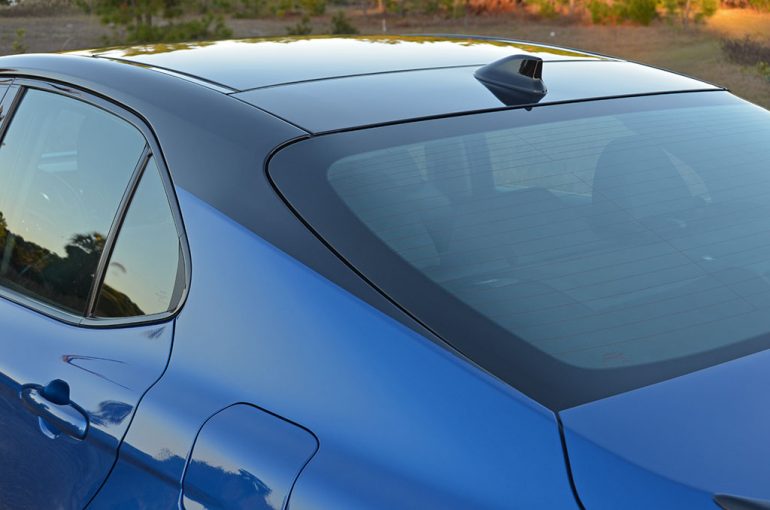 2018-toyota-camry-xse-v6-two-tone-top