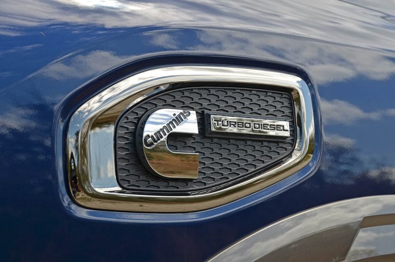 2018-nissan-titan-xd-diesel-crew-cab-cummins-badge