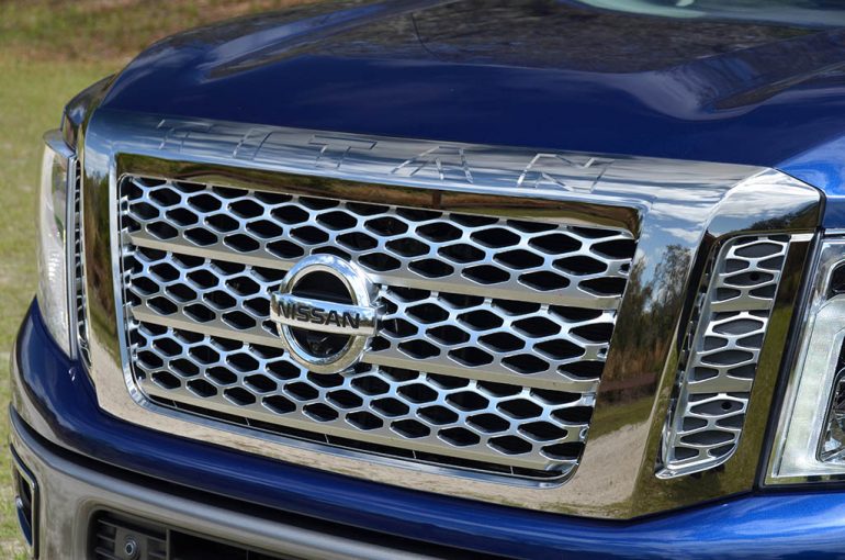 2018-nissan-titan-xd-diesel-crew-cab-grille