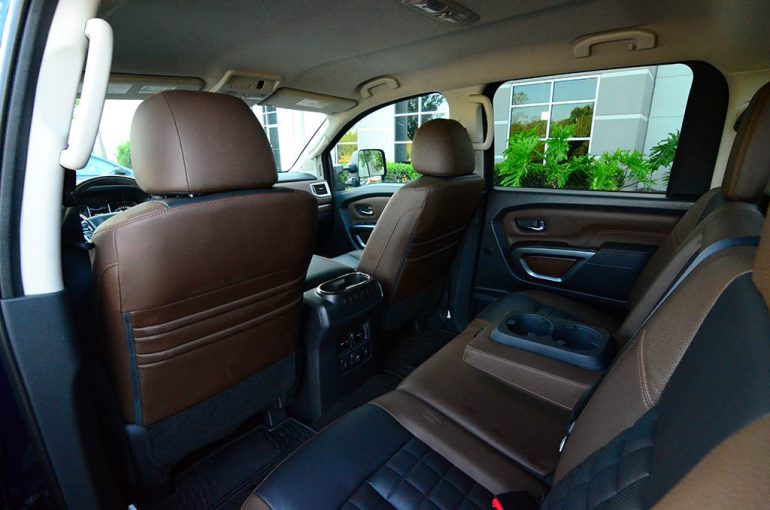 2018-nissan-titan-xd-diesel-crew-cab-interior