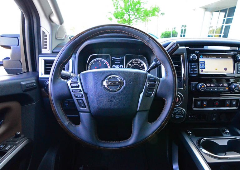 2018-nissan-titan-xd-diesel-crew-cab-steering-wheel