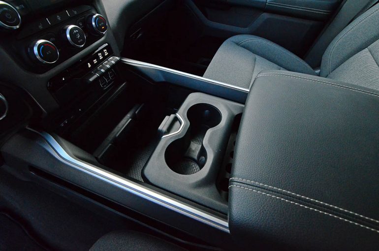 2019-ram-1500-crewcab-bighorn-sport-4x4-armrest-storage