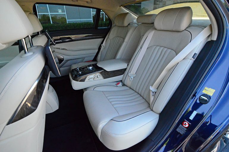 2018-genesis-g90-rear-seats-2