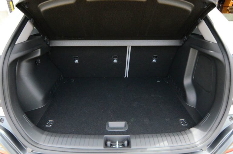 2018-hyundai-kona-unlimited-awd-cargo-up