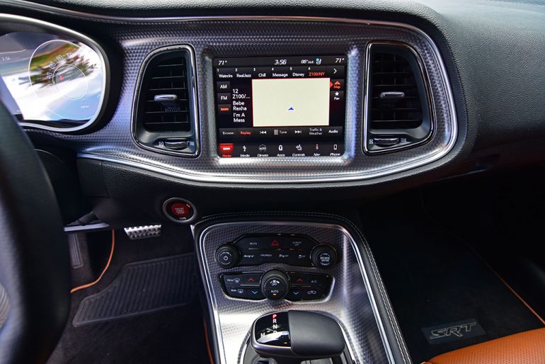 2018dodgechallengersrthellcatwidebodycenterdashboard