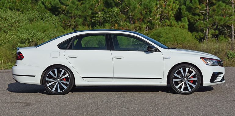 2018 volkswagen passat gt v6 side