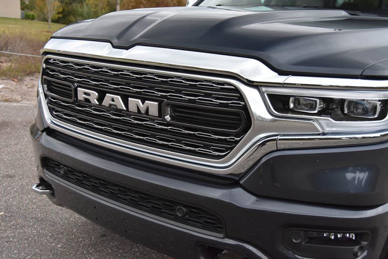 2019 ram 1500 crew cab v8 limited grille