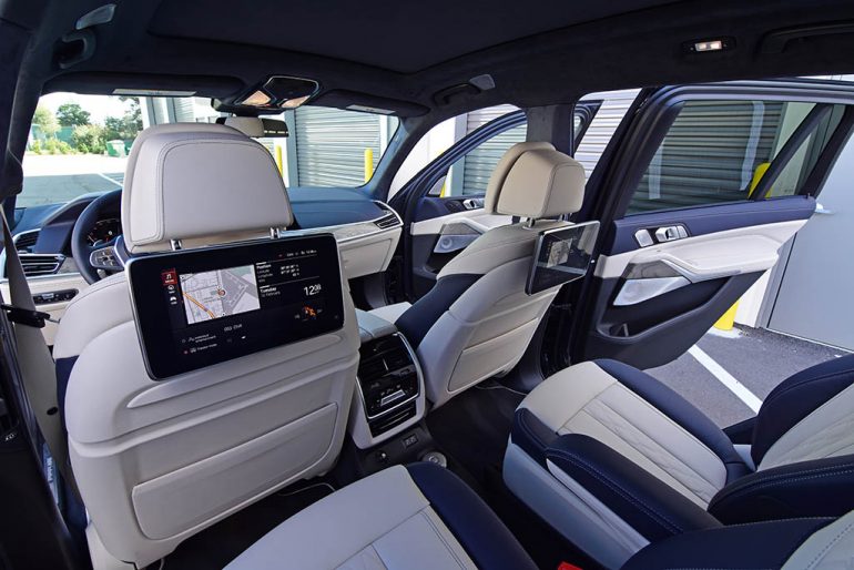 2019 bmw x7 second row