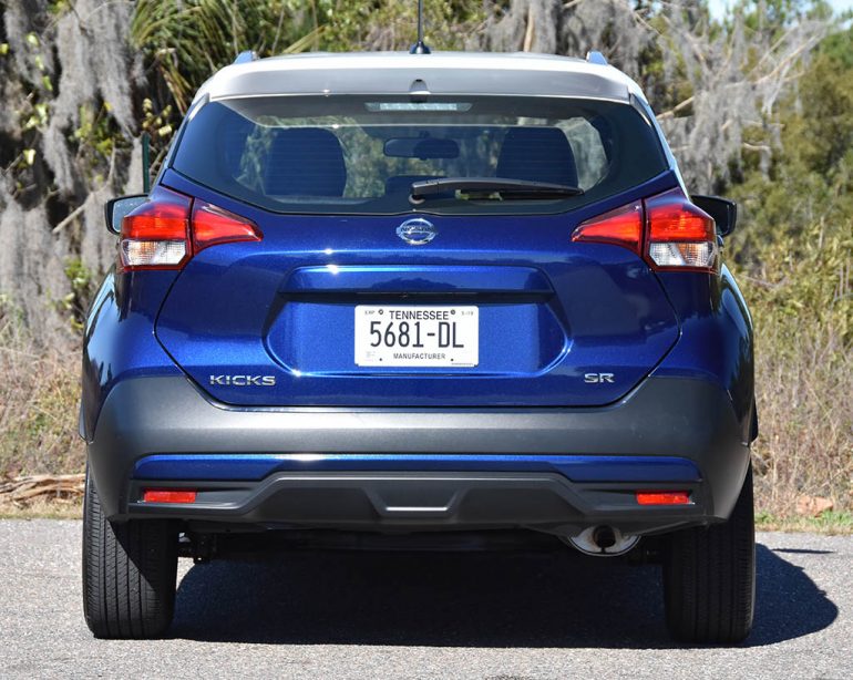 2019 nissan kicks sr rear