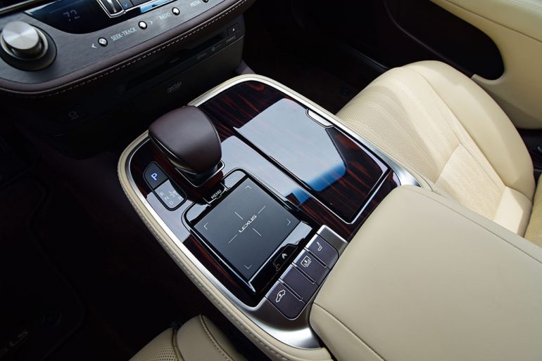 2019 lexus ls 500 trackpad