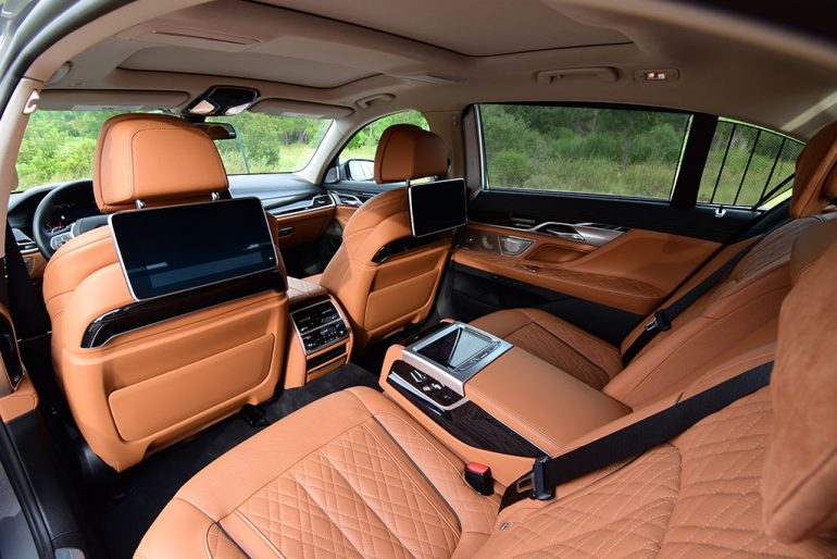 2020 bmw 750i rear seats