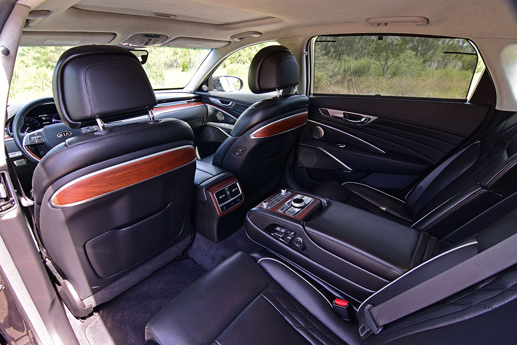 2019 Kia K900 Rear Seats Interior