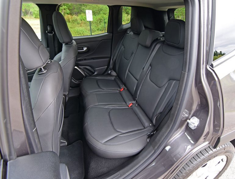 2019 jeep renegade limited 4x4 rear seats