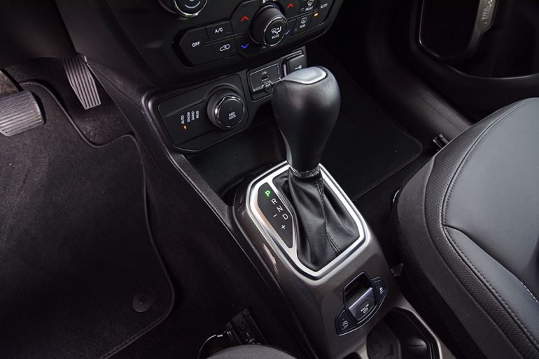 2019 jeep renegade limited 4x4 shifter