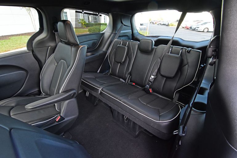 2019 chrysler pacifica hybrid third row