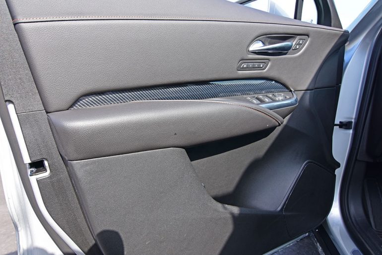 cadillac xt4 door trim