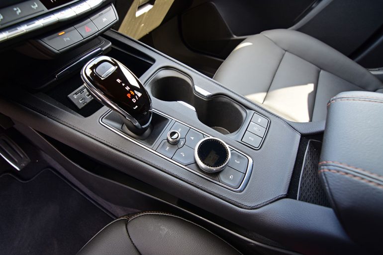 cadillac xt4 gear shifter floor dash