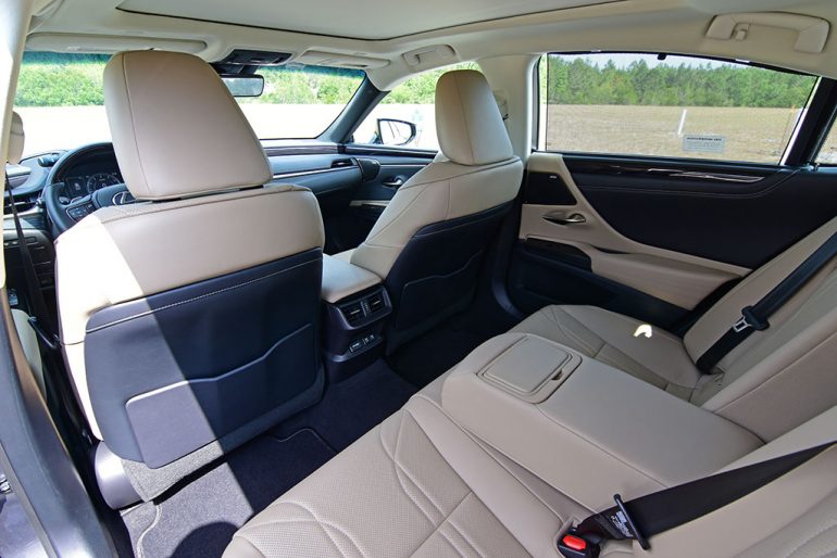 2020 lexus es 350 ultra luxury rear cabin