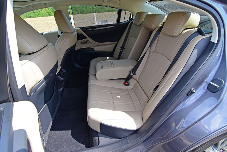2020 lexus es 350 ultra luxury rear seats