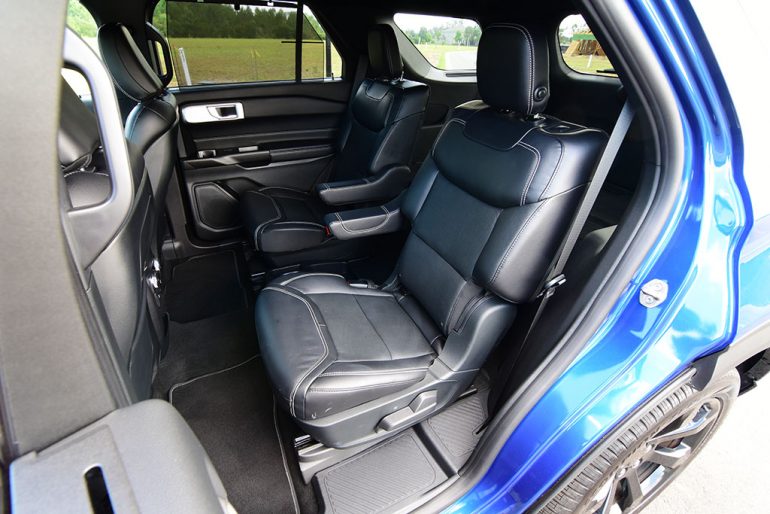 2020 ford explorer st second row seats