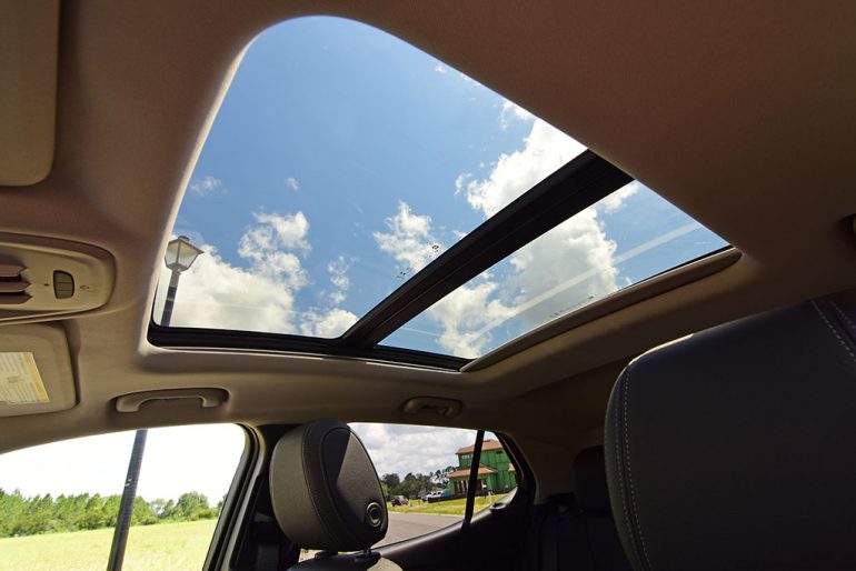 2020 buick encore gx roof