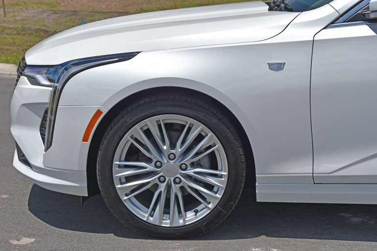 2020 cadillac ct4 wheels
