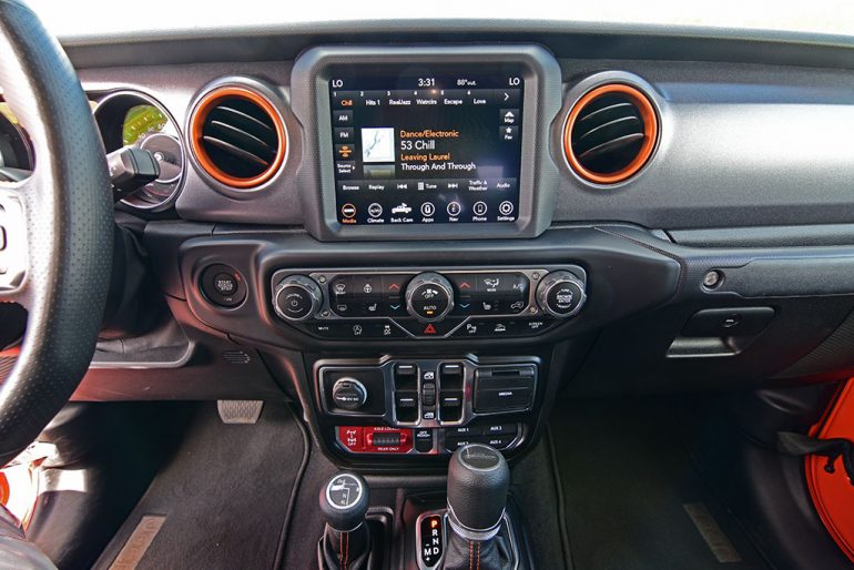 2020 jeep gladiator mojave touchscreen