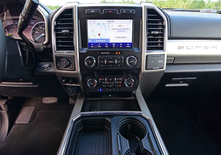 2020 ford f-250 super duty 7.3 V8 gasoline lariat sync screen