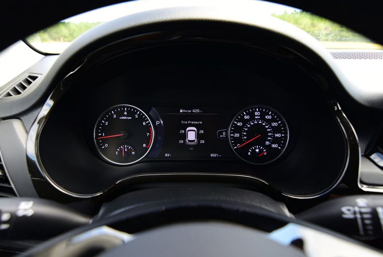 2021 kia seltos sx turbo awd driver gauges