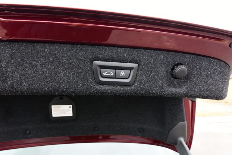 2021 bmw m550i xdrive power trunk