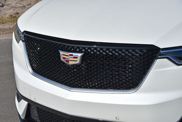 2021 cadillac xt6 black grill