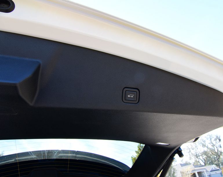 2021 cadillac xt6 power liftgate