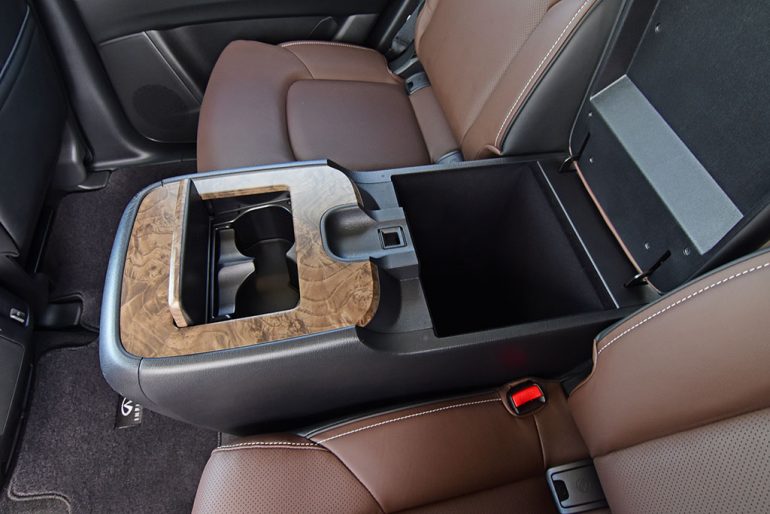 2021 infiniti qx80 second row armrest